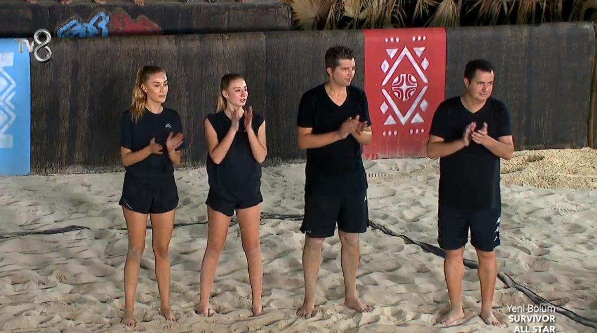 Acun Ilıcalı sevgilisi Çağla Altunkaya ile birlikte maça çıktı