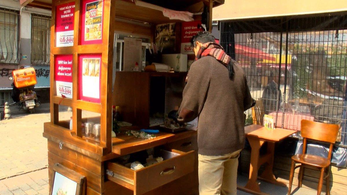 Japon Yuji, Kadıköy'de kelle söğüş satıyor