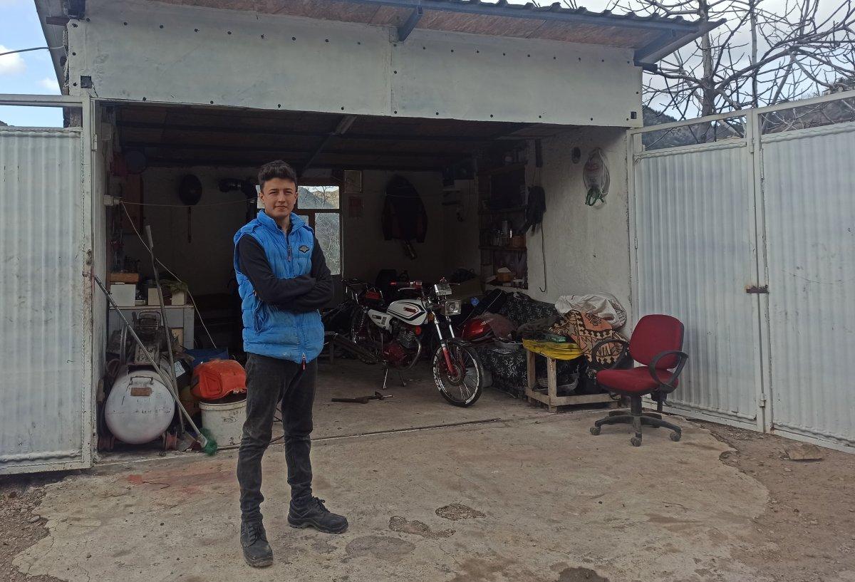 Kahramanmaraş’ta lise öğrencisi, hurda malzemelerden motosiklet yaptı