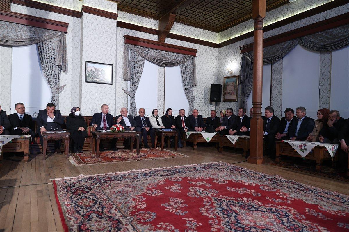 Cumhurbaşkanı Erdoğan, Tokat'ta çiftçilerle buluştu
