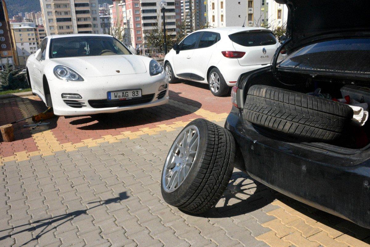 Kahramanmaraş’ta, otomobilin 28 bin lira değerindeki lastikleri kesildi