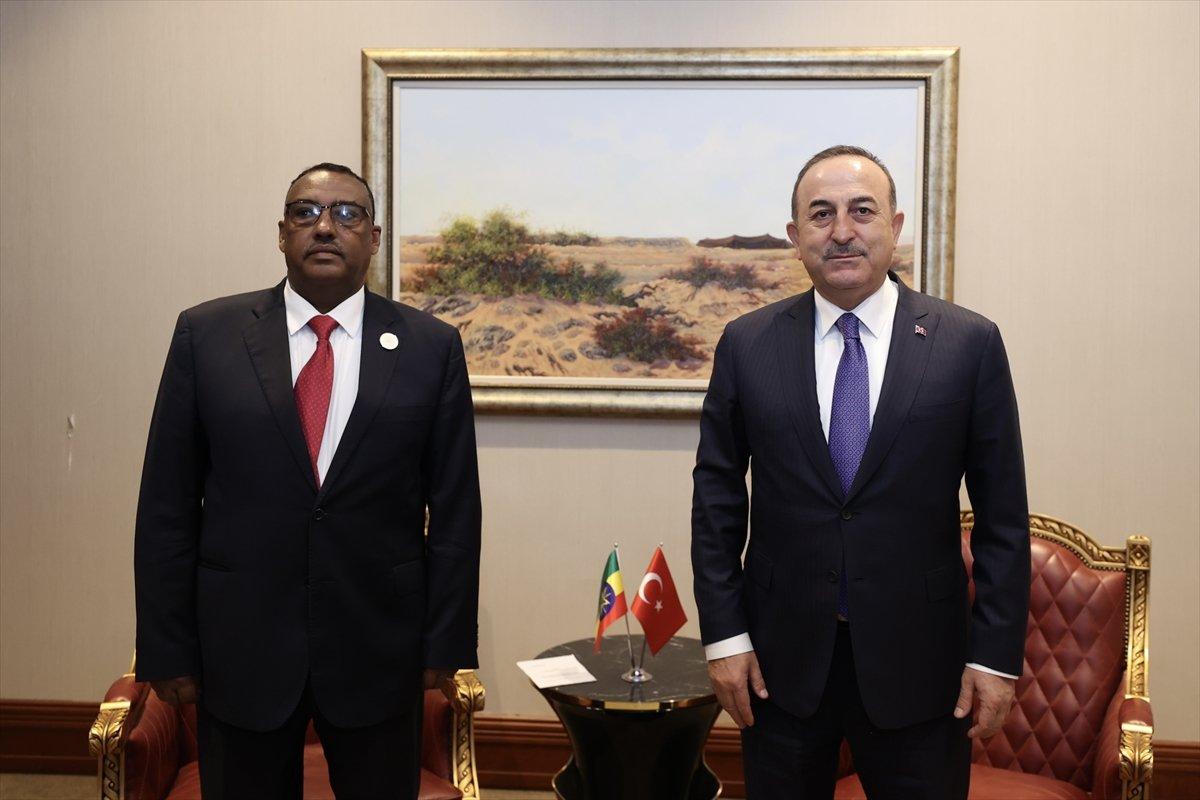 Katar'a giden Mevlüt Çavuşoğlu mevkidaşlarıyla görüştü