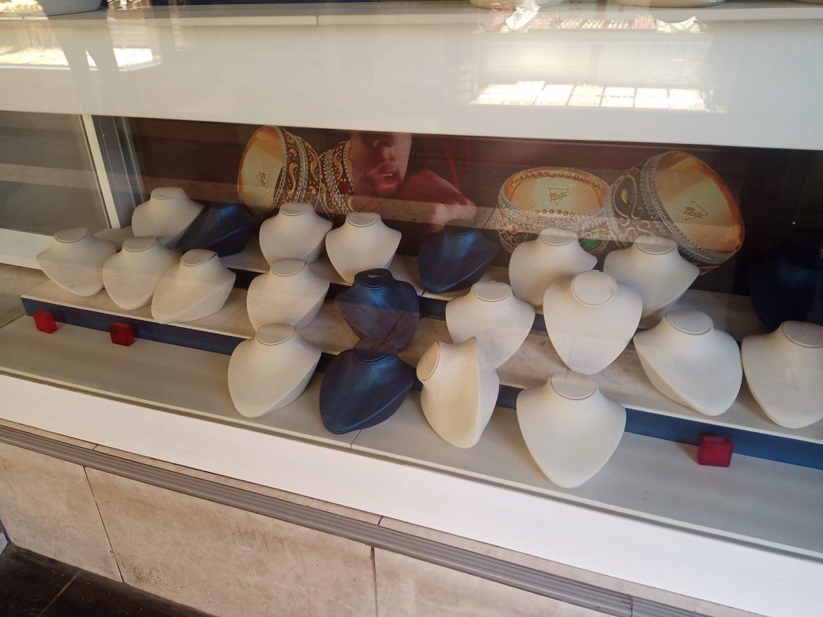 Diyarbakır'da kuyumcu, sahte altınları vitrine dizip ortadan kayboldu