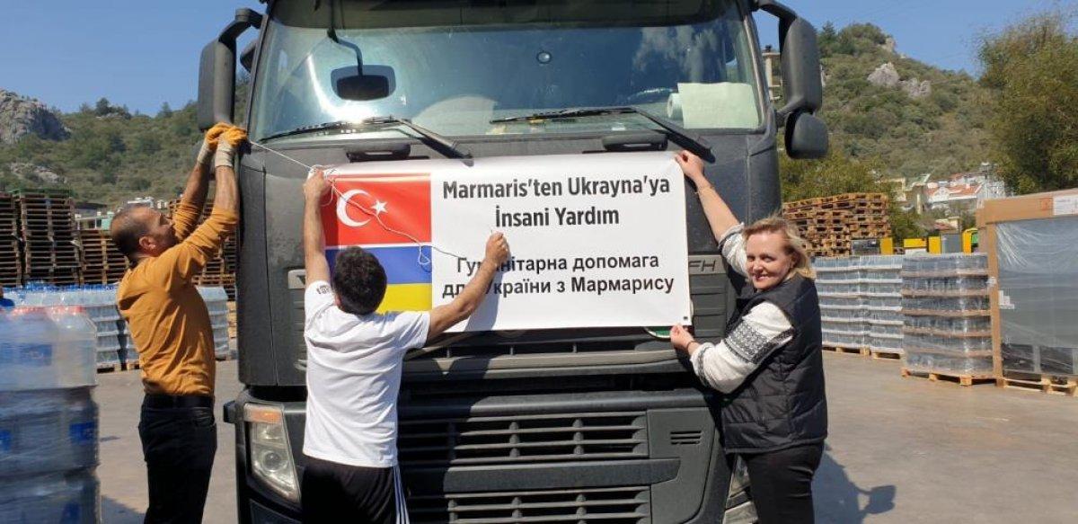 Marmaris’te yaşayan Ukraynalılar ülkelerine yardım gönderdi