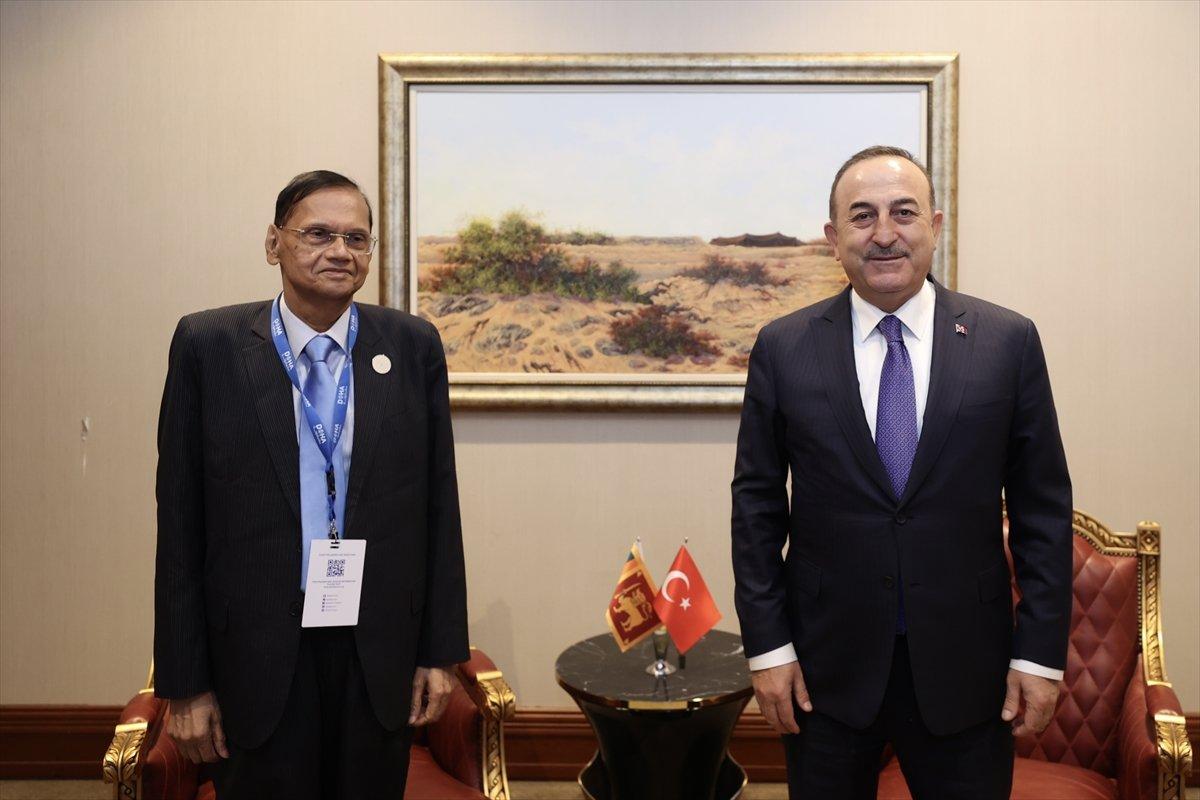 Katar'a giden Mevlüt Çavuşoğlu mevkidaşlarıyla görüştü