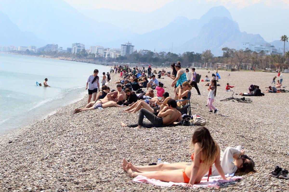 Antalya'da deniz, Erzurum'da kayak keyfi