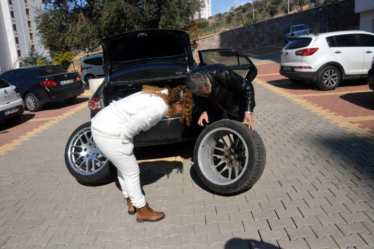 Kahramanmaraş’ta, otomobilin 28 bin lira değerindeki lastikleri kesildi