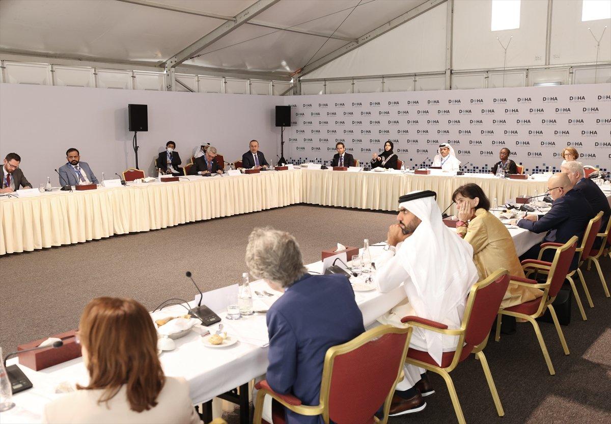 Katar'a giden Mevlüt Çavuşoğlu mevkidaşlarıyla görüştü