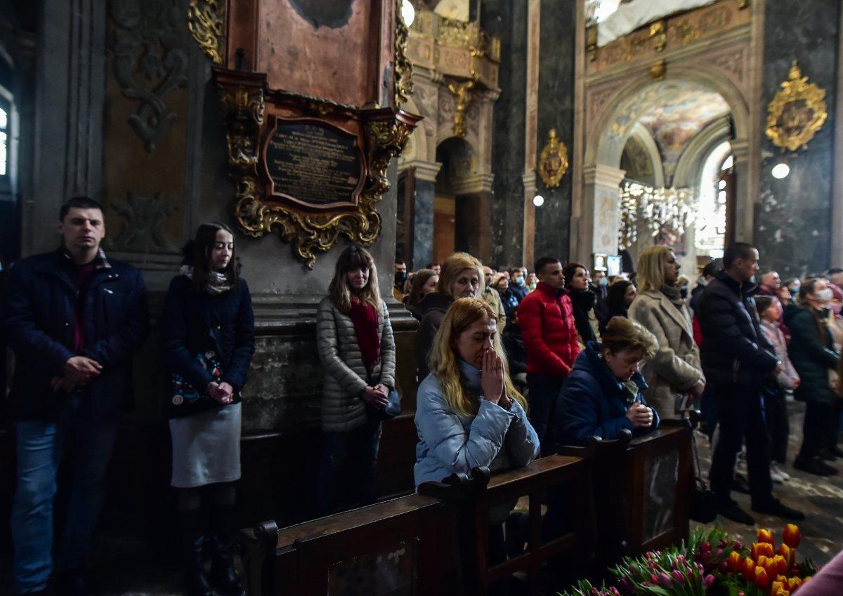 Lviv halkı kiliselere koştu