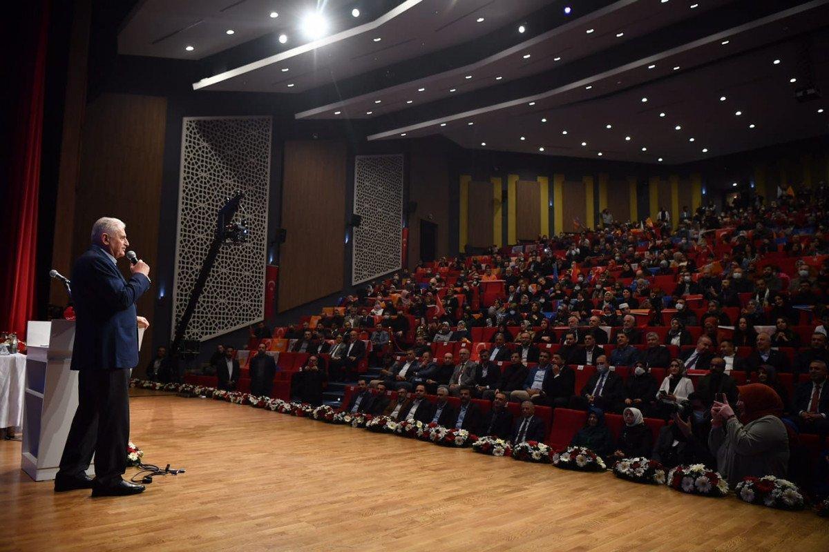 Binali Yıldırım'dan çiftçilere: Dağı taşı ekin