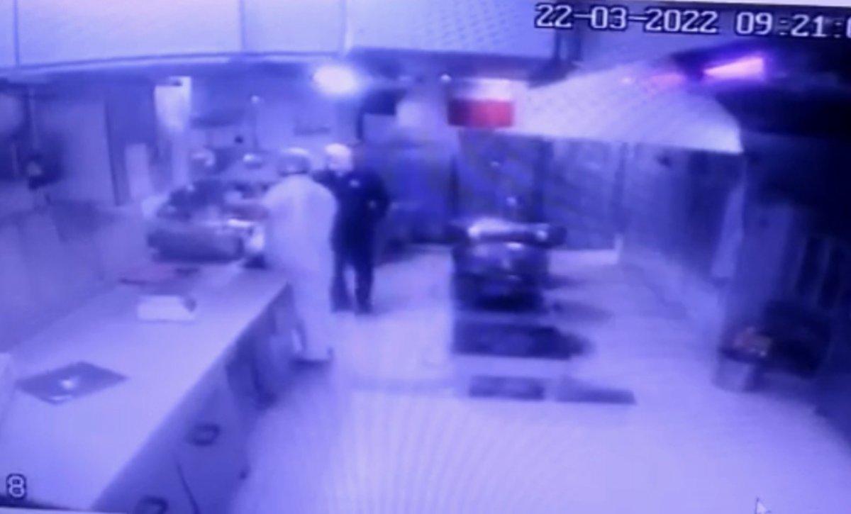 Taksim’deki muhallebicide dehşet anları: Bıçakladı, darbetti