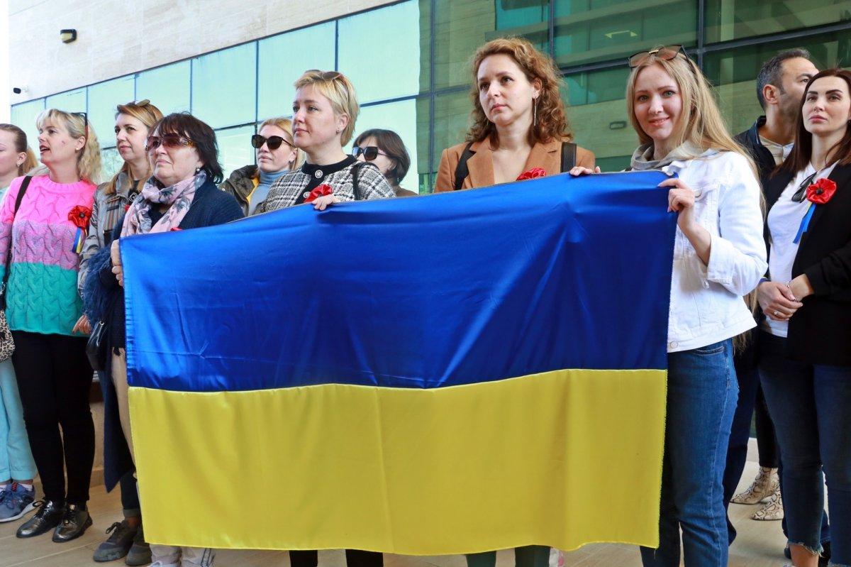 Savaş mağduru Ukraynalı çocuklar travmalarını çiziyor