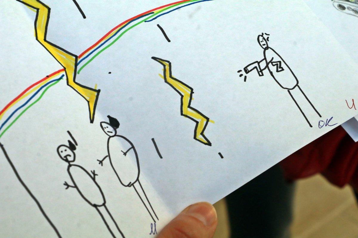 Savaş mağduru Ukraynalı çocuklar travmalarını çiziyor