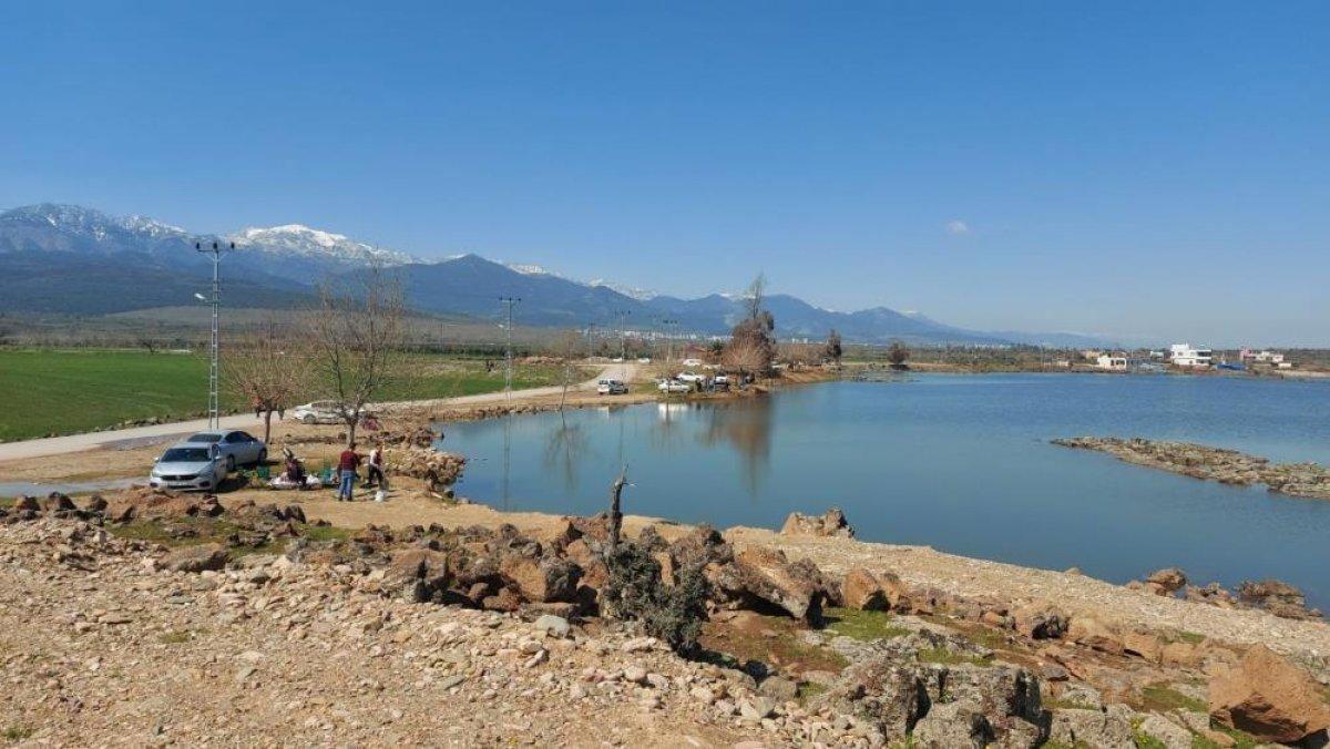 Hatay Haydarlar Gölü piknikçilerin gözdesi oldu