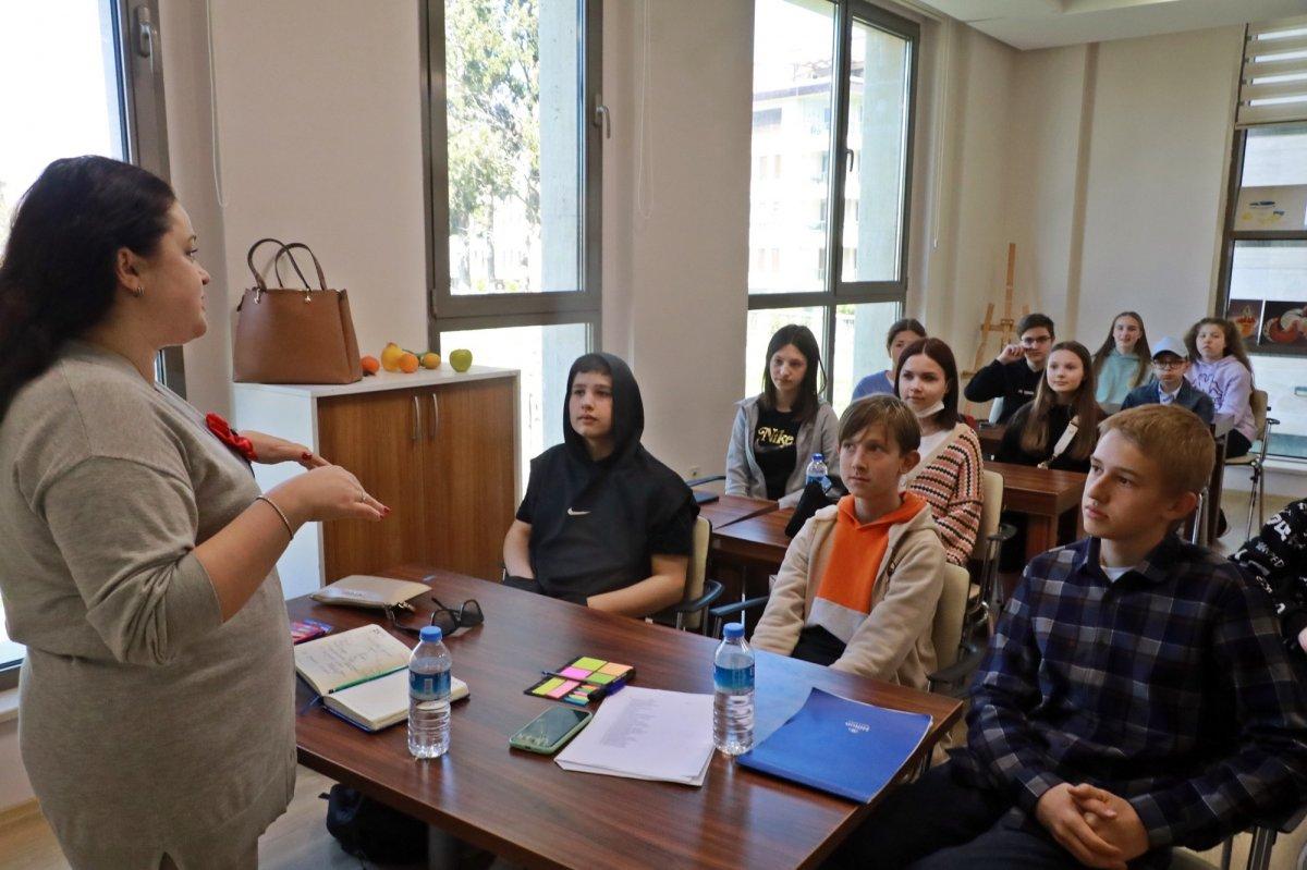 Savaş mağduru Ukraynalı çocuklar travmalarını çiziyor