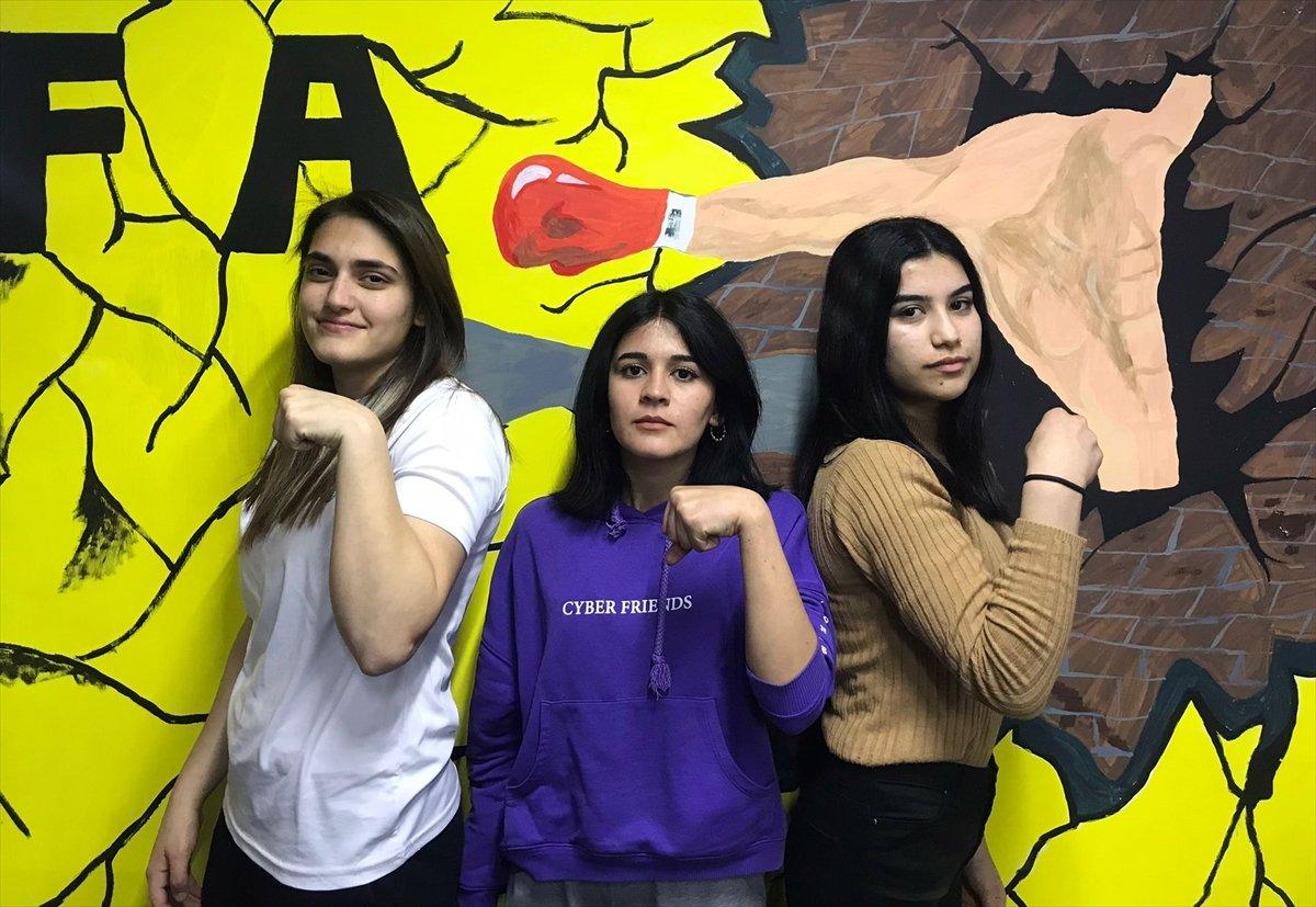 Mersin'de genç bilek güreşçiler milli forma için ter döküyor