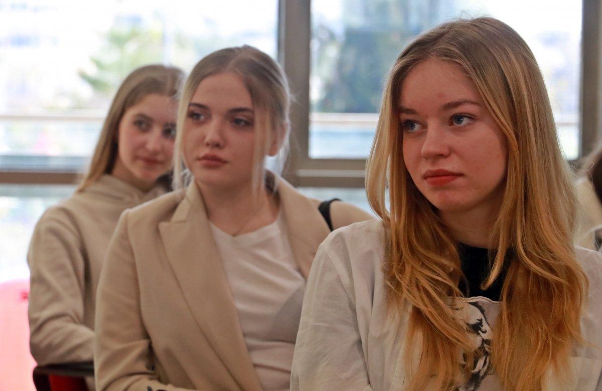 Savaş mağduru Ukraynalı çocuklar travmalarını çiziyor