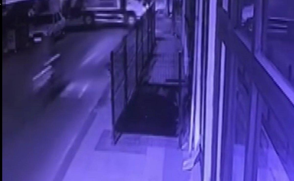 Manisa'da kamyona çarpan motosikletli öldü