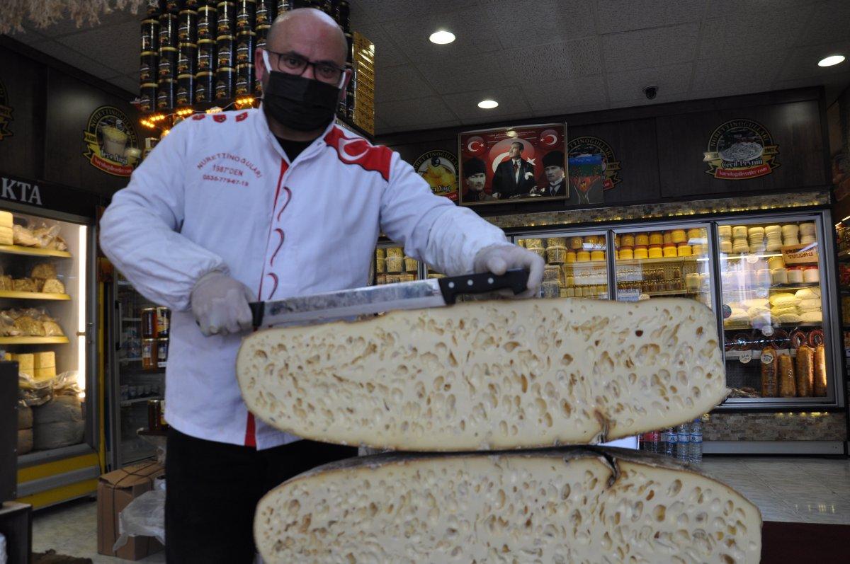 Kars gravyer peyniri altına meydan okuyor