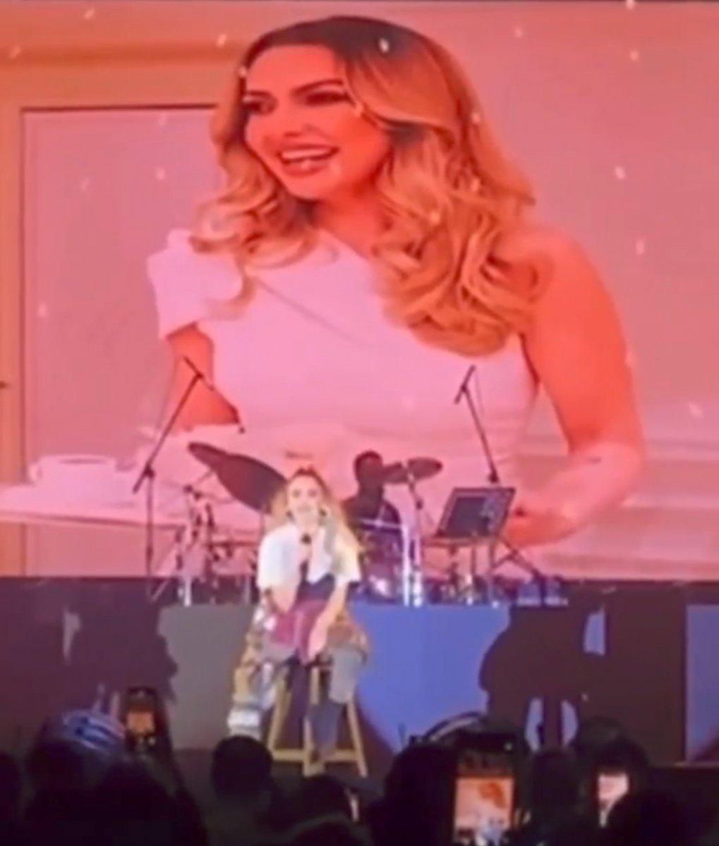 Hadise, nişan fotoğraflarını yayınladı