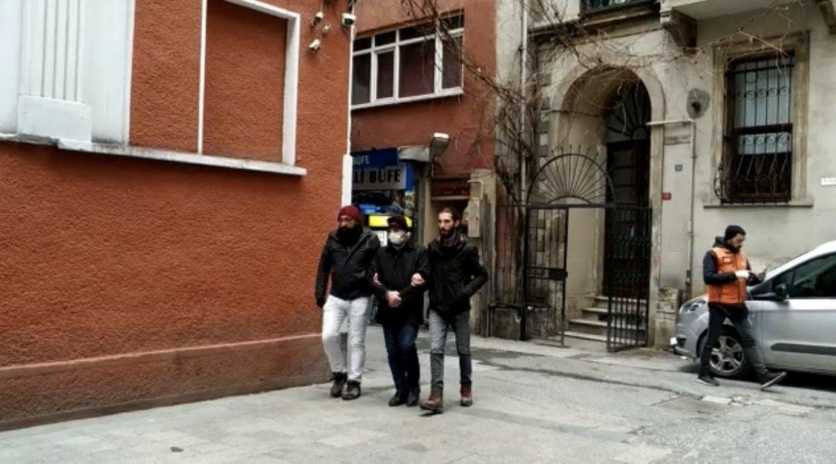 Taksim’deki muhallebicide dehşet anları: Bıçakladı, darbetti