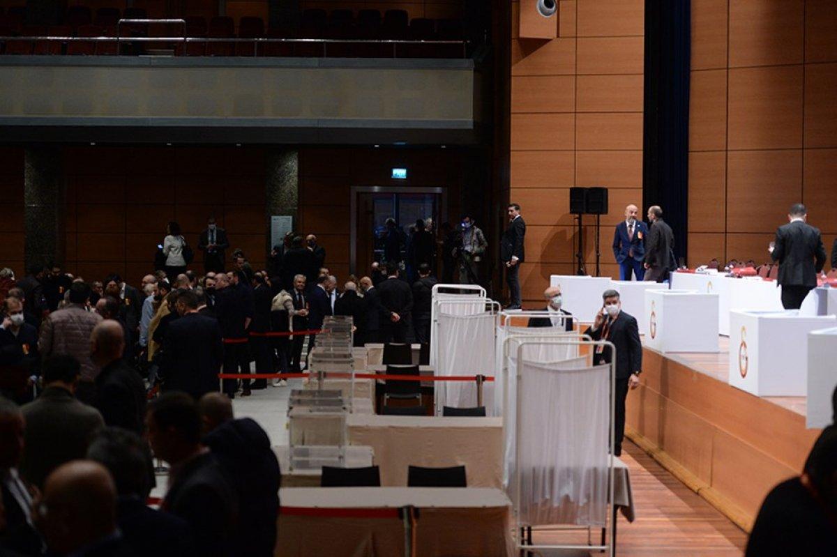 Galatasaray Kulübünün mali kongresinde ibra oylaması sona erdi