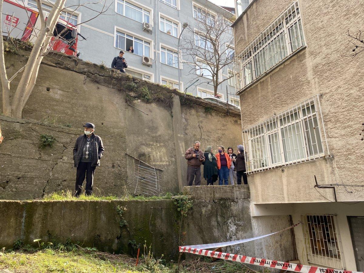 Üsküdar'da baba ve kızının içinde bulunduğu araç 10 metreden düştü