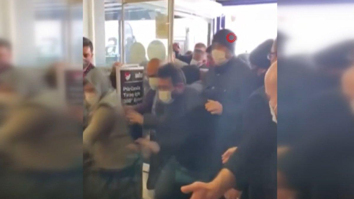 Ankara'da indirimi duyan vatandaşlar mağazaya akın etti