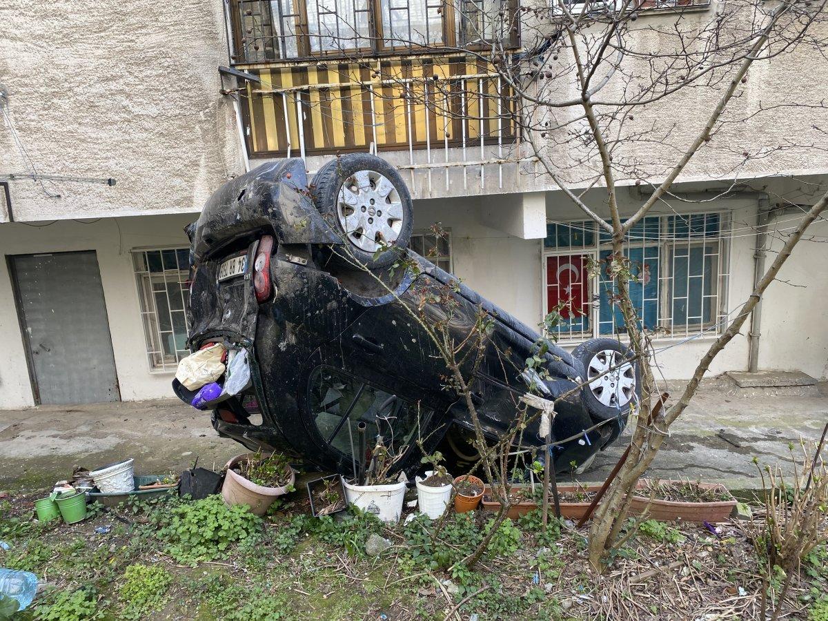 Üsküdar'da baba ve kızının içinde bulunduğu araç 10 metreden düştü