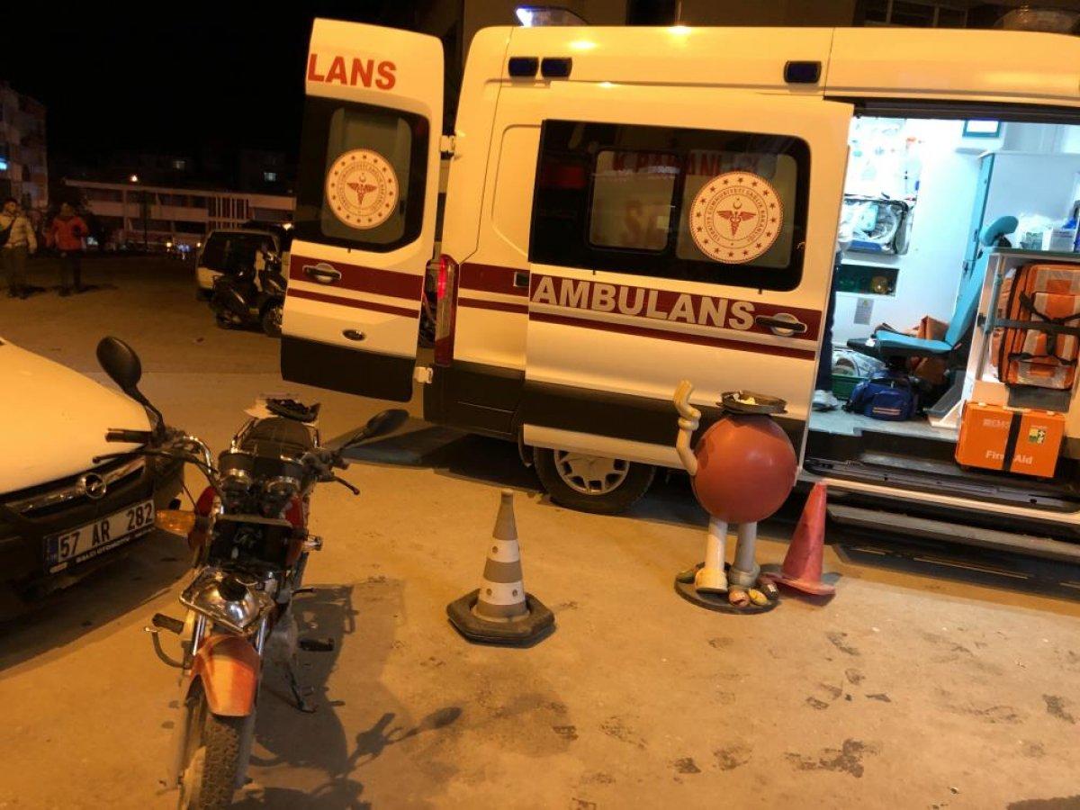 Sinop'ta motorkuryeye çarpan kamyonet sürücüsü kaçtı