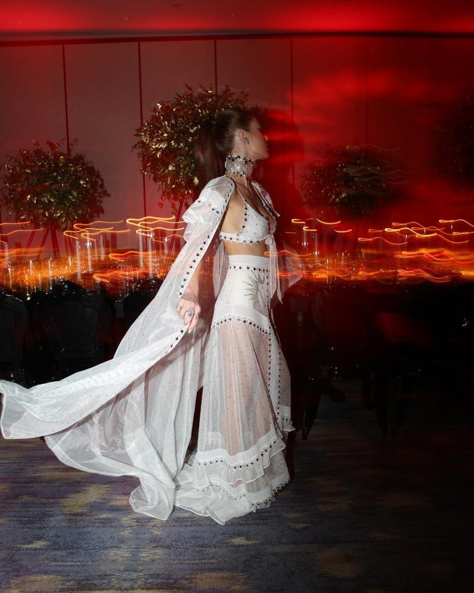 Yüsra Geyik, fotoğraflarını paylaşmaya doyamadı