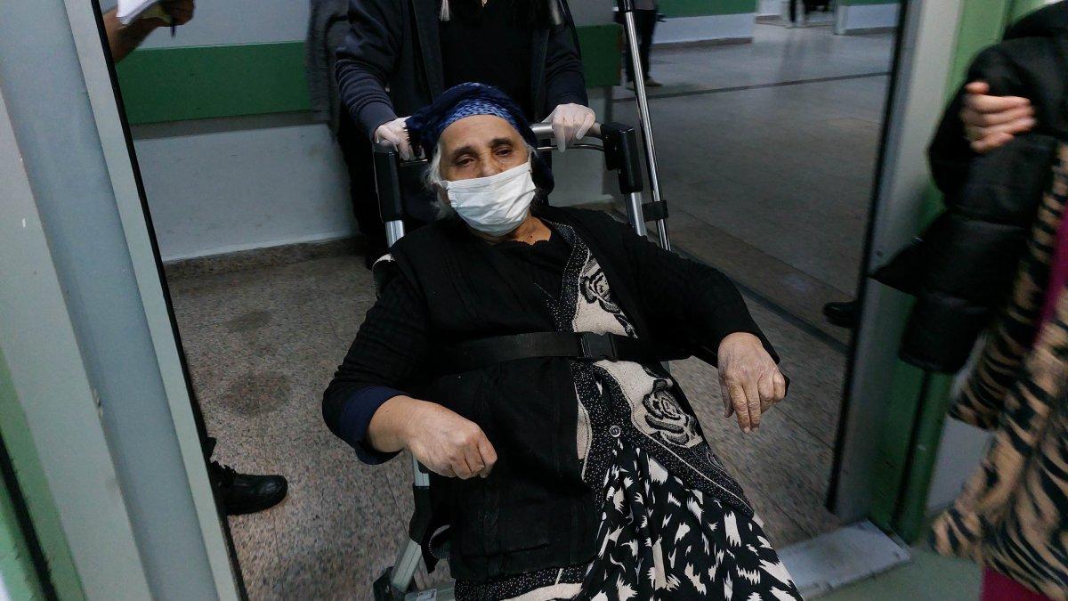 Samsun'da hastanede oğlu tarafından darbedildi