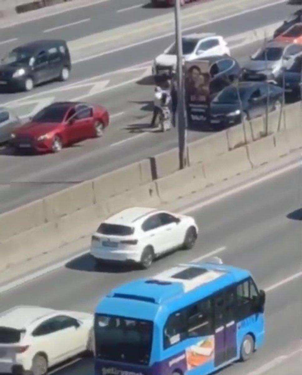 Maltepe’de yumruklu kavga kamerada