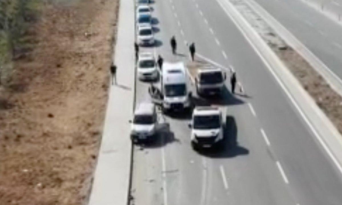 İstanbul'da bozulan aracını tamir eden şahıs, tırın altında kalarak can verdi