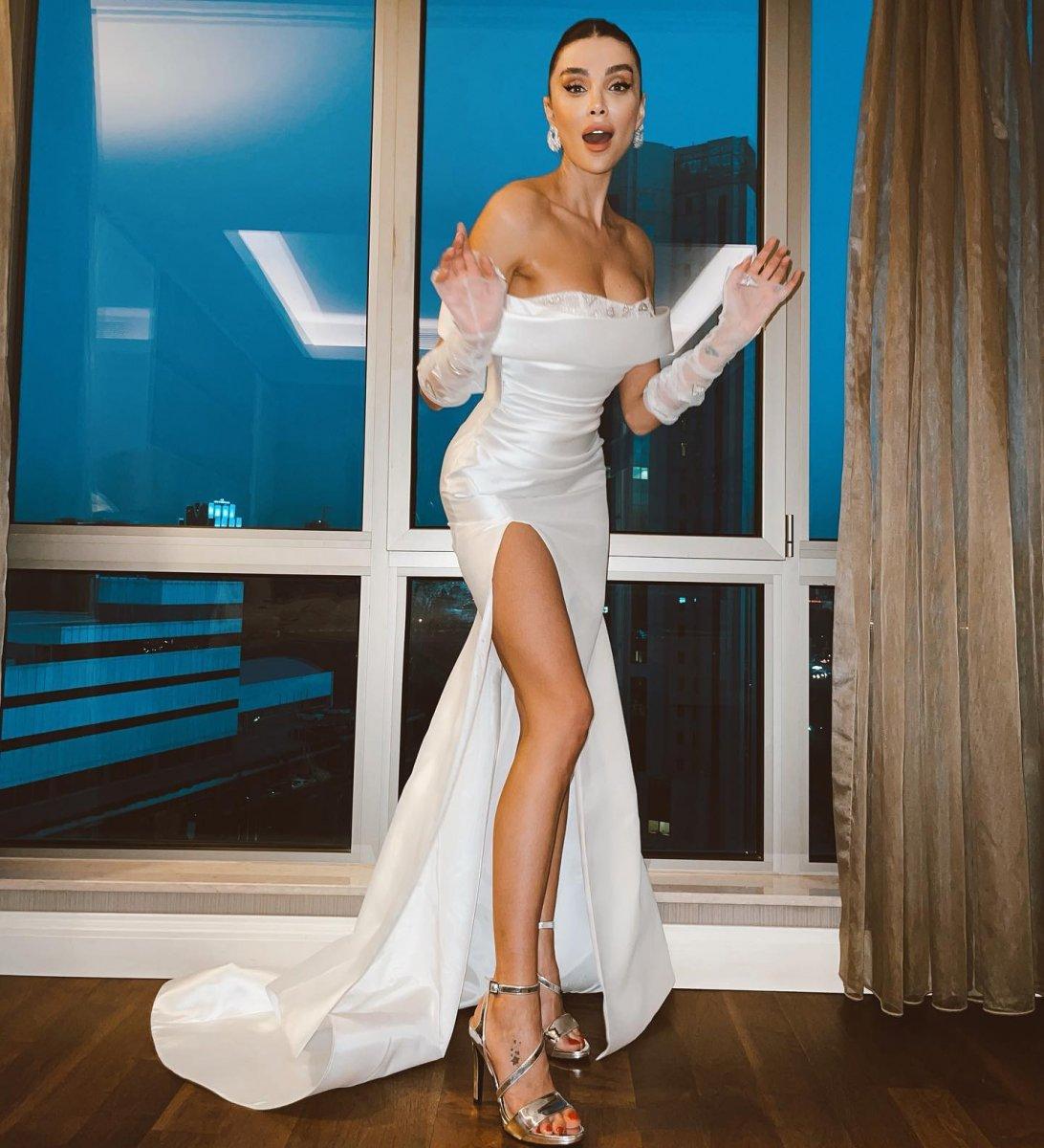 Özge Ulusoy'dan Hacı Sabancı'ya gönderme