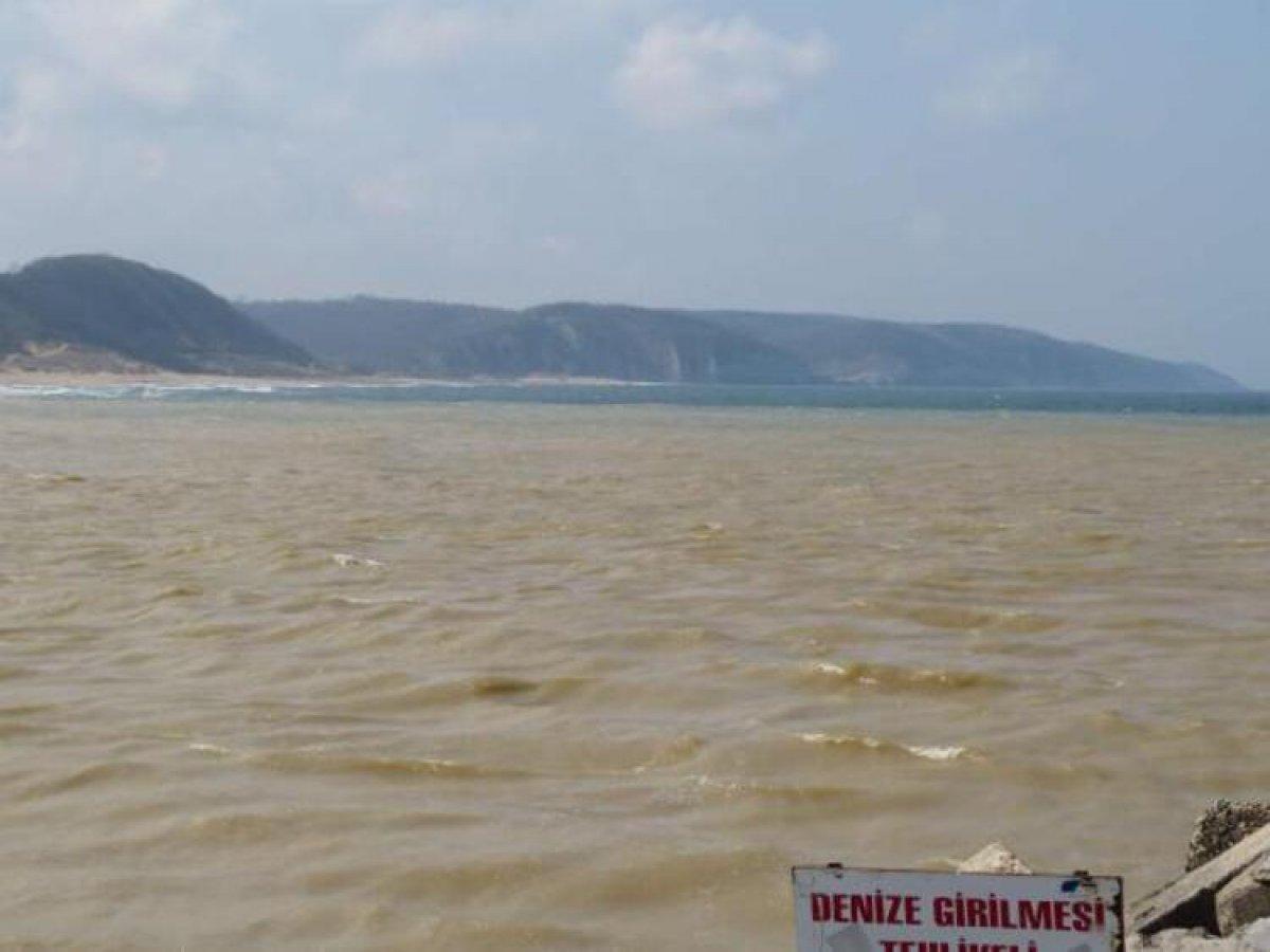 Şile'de denizin rengi kahverengiye döndü