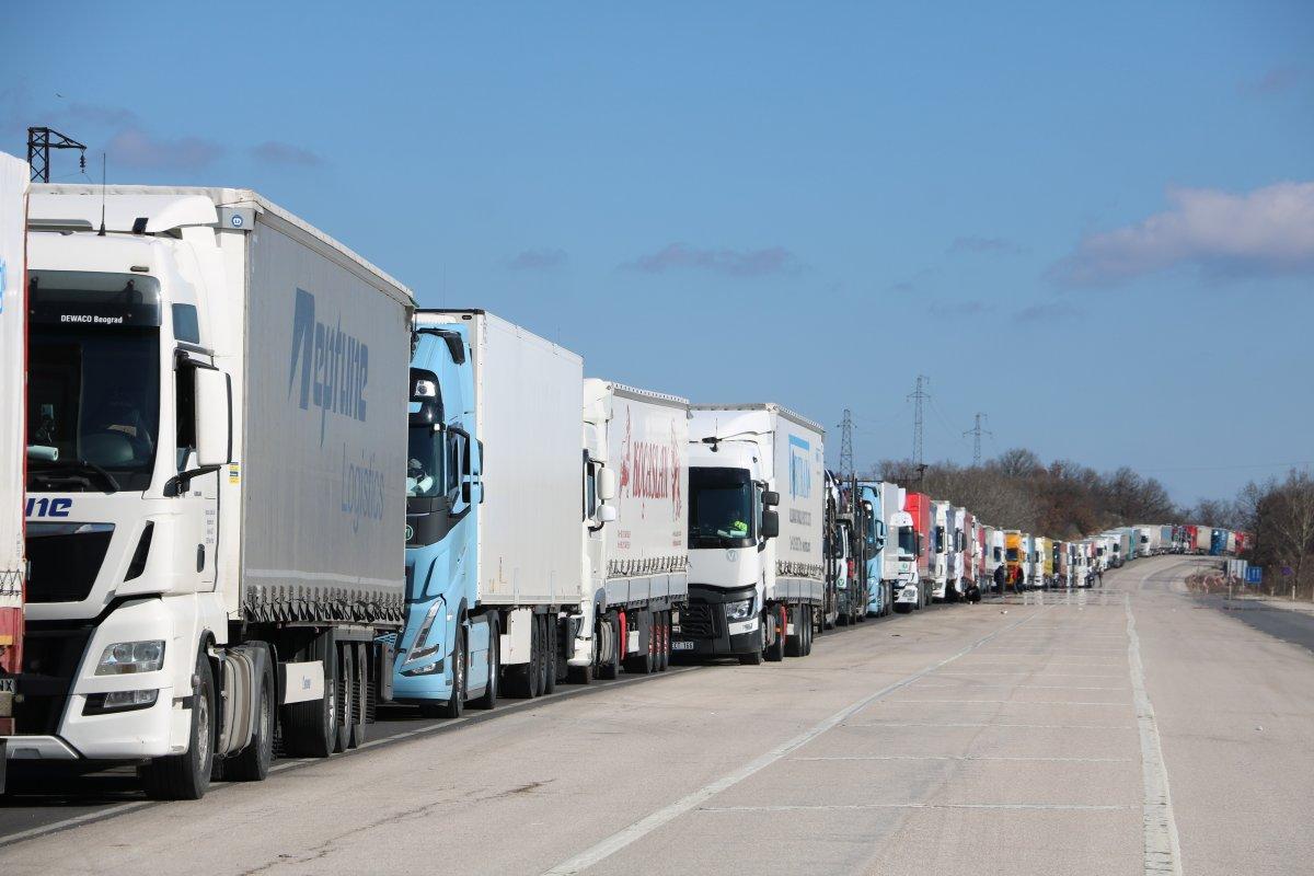 Edirne'de kuyruğa giren tır şoförlerinin tuvalet sorunu