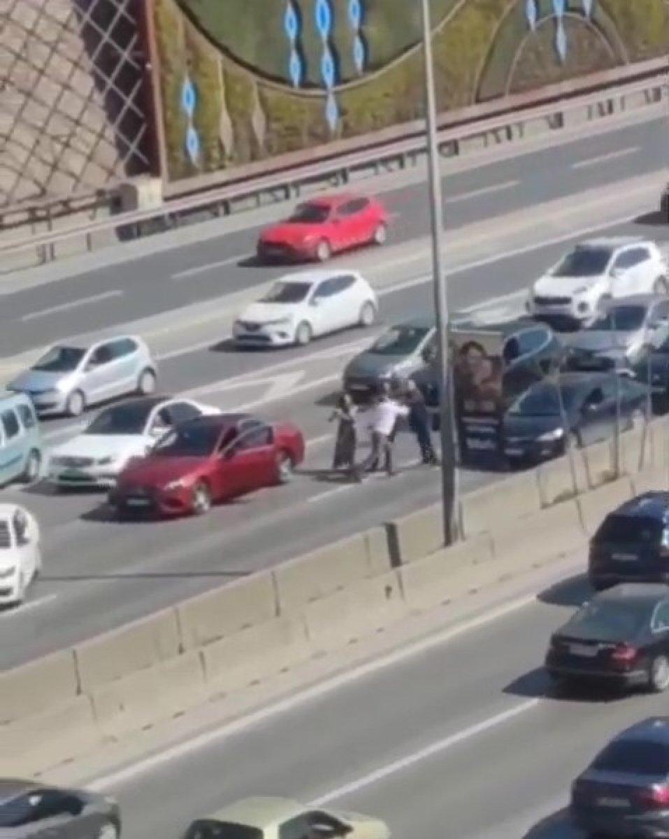 Maltepe’de yumruklu kavga kamerada