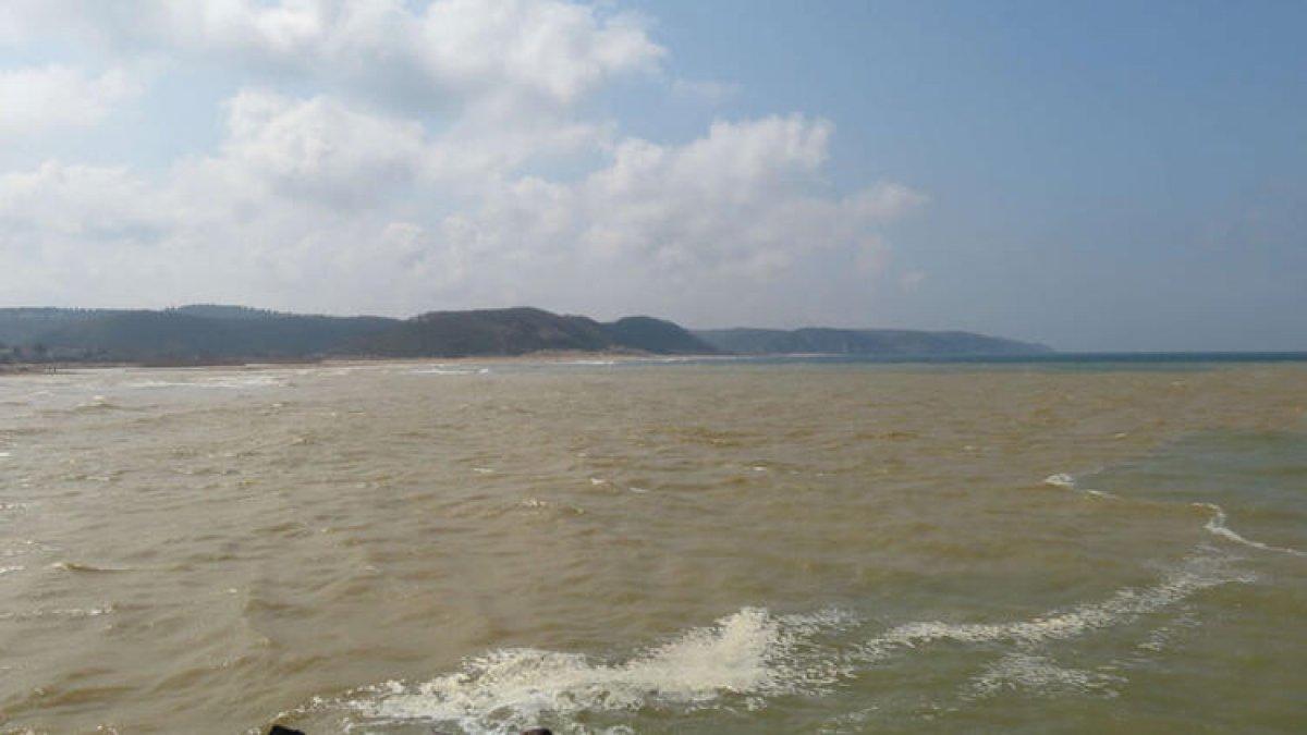 Şile'de denizin rengi kahverengiye döndü