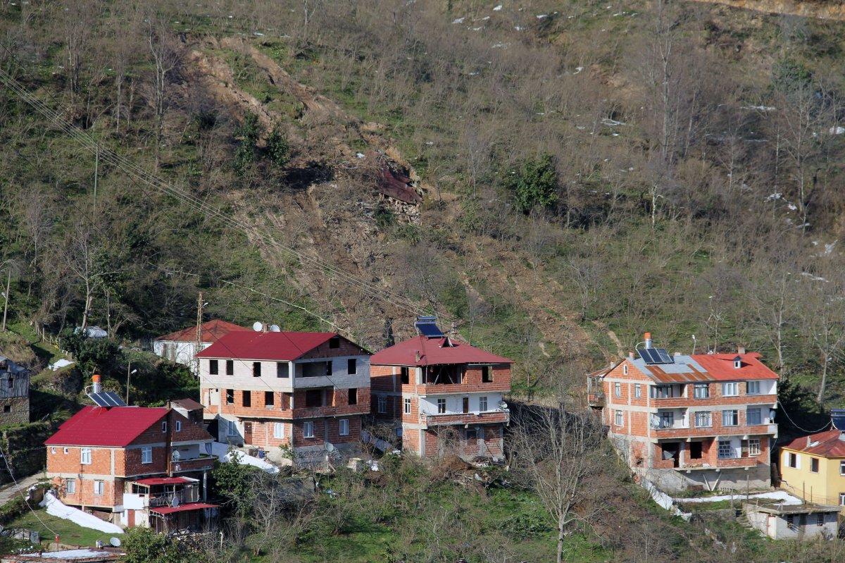 Giresun’da heyelan: Evler yıkıldı, yollar zarar gördü