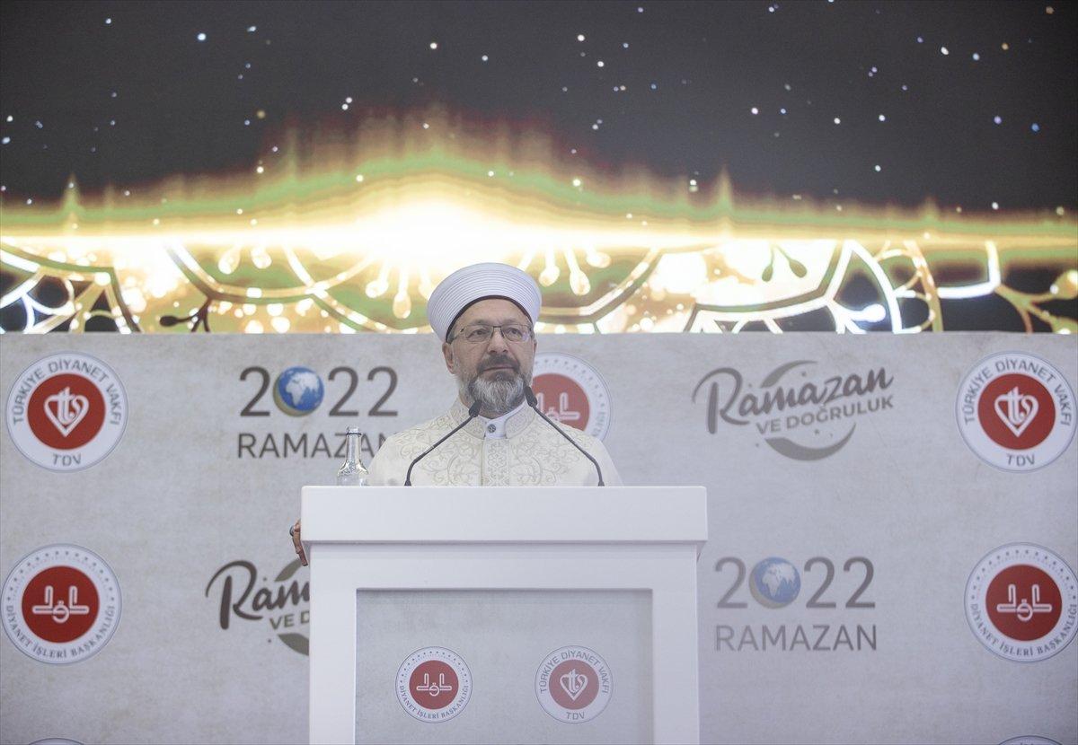 Ali Erbaş: Teravih namazları camilerde cemaatle kılınacak