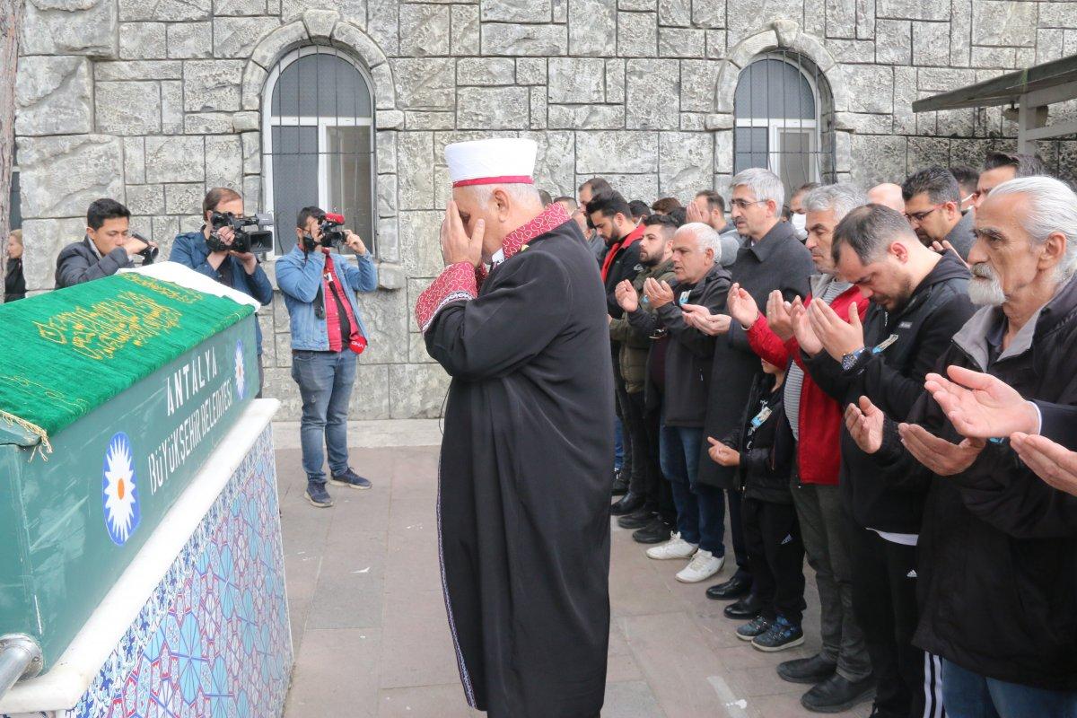 Küçük Mahra'ya son görev: Gözyaşları arasında toprağa verildi