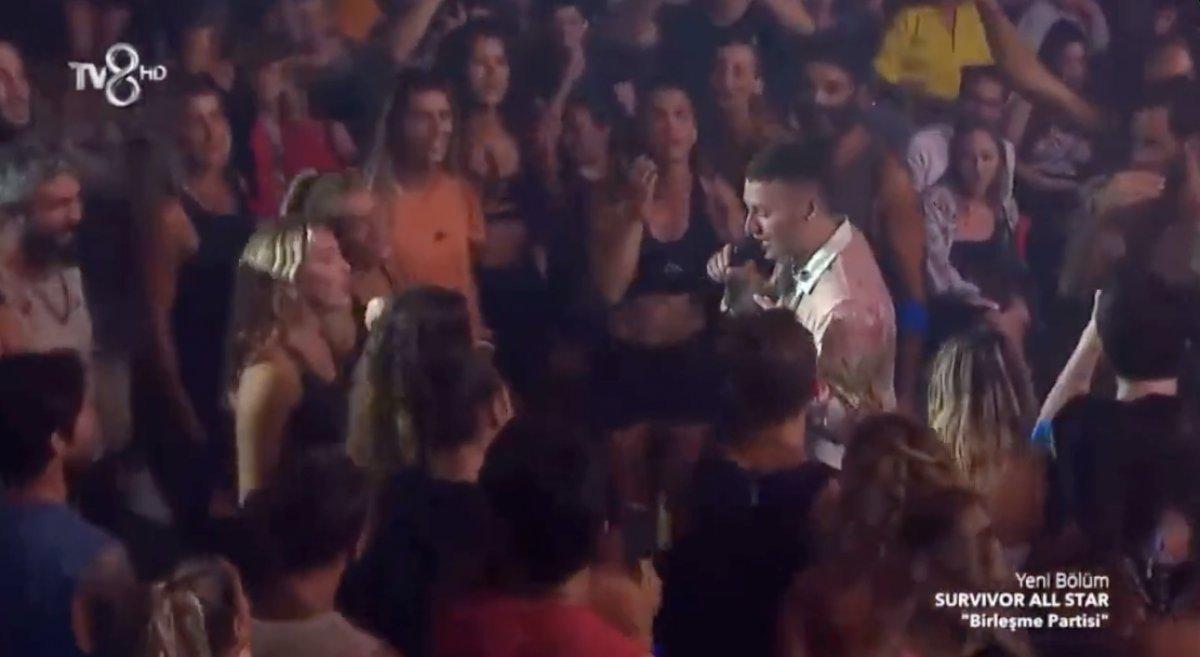 Edis, Survivor adasında sahne aldı