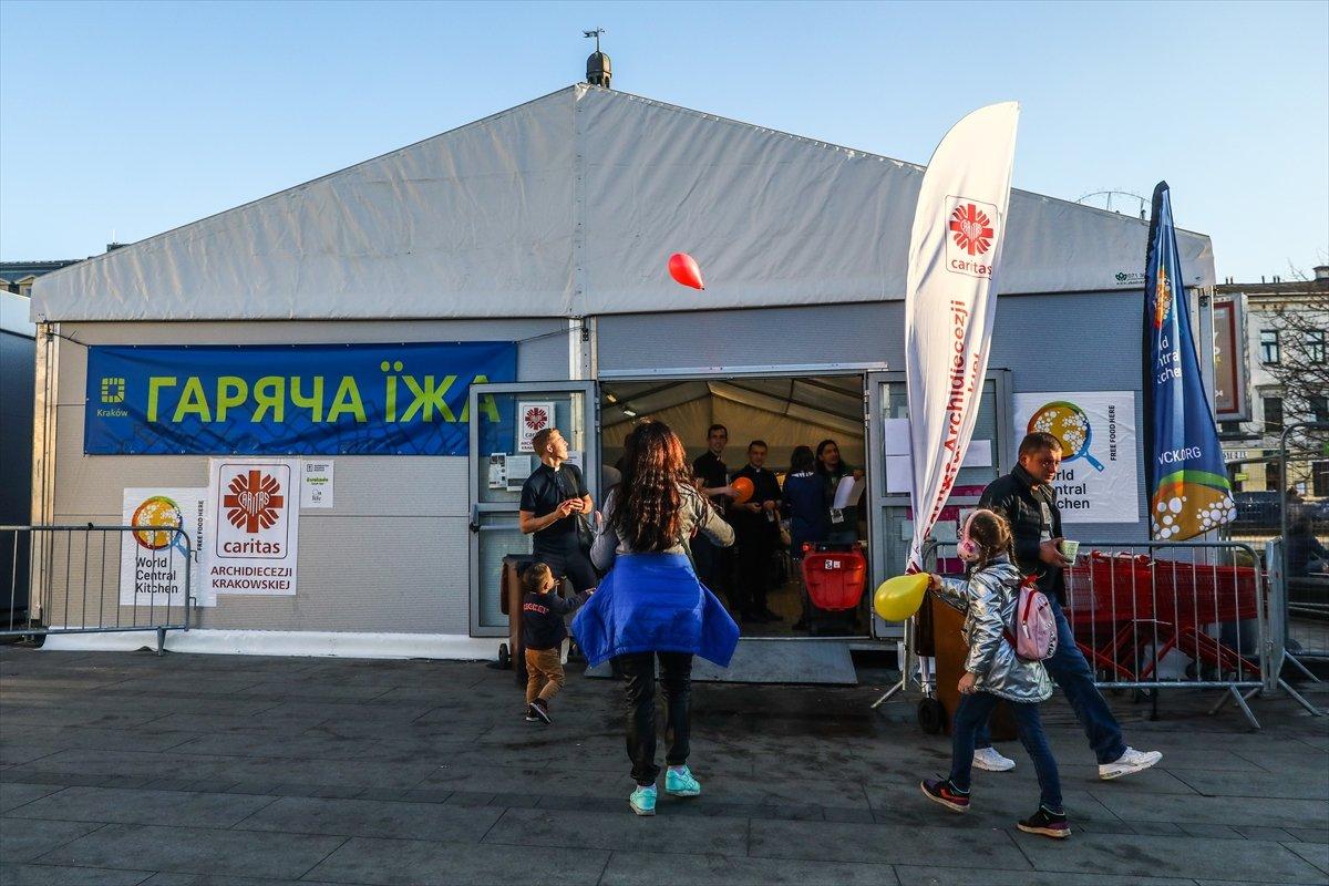 Ukraynalı çocuklar Polonya'da okula başladı