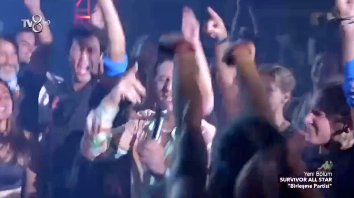 Edis, Survivor adasında sahne aldı