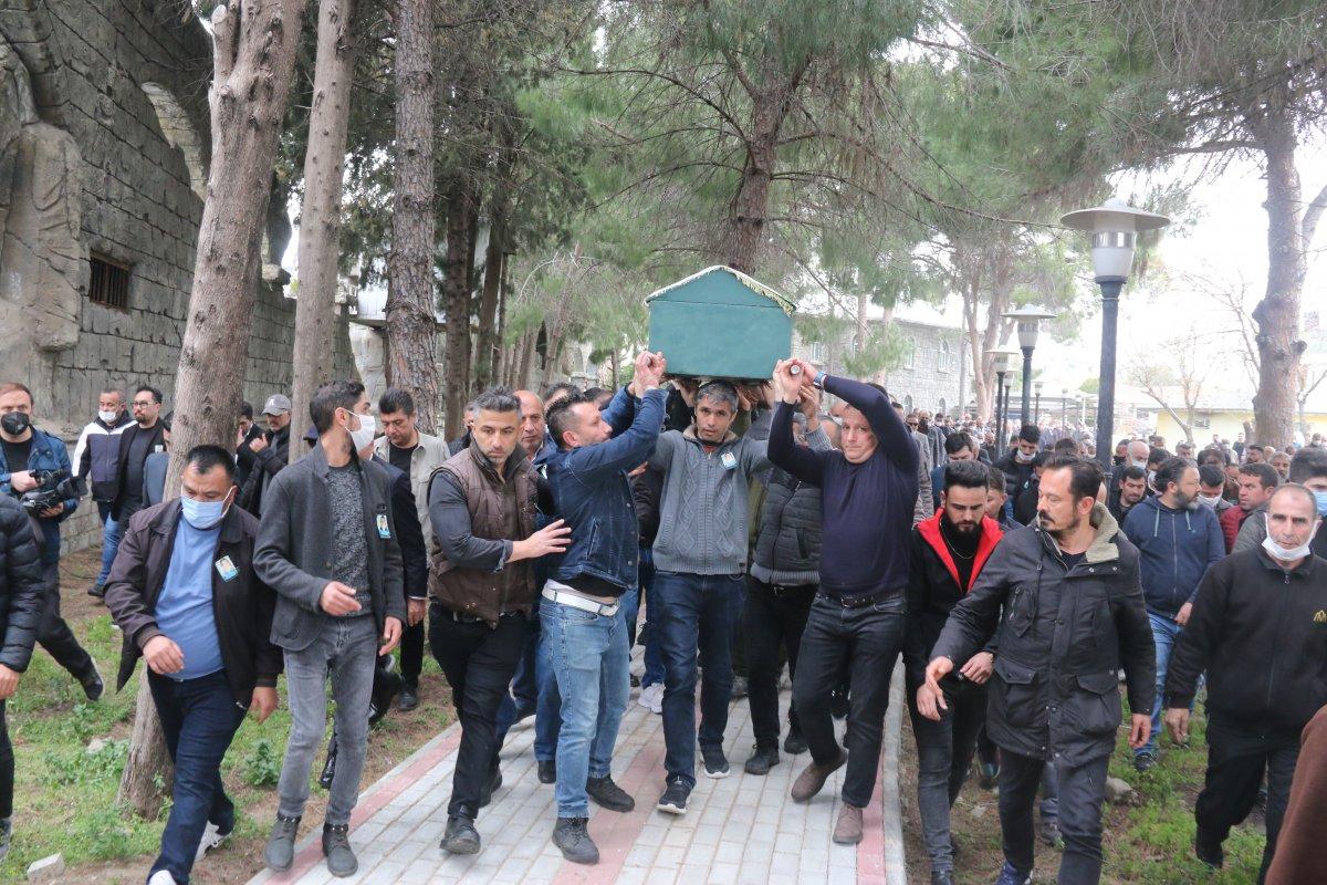 Küçük Mahra'ya son görev: Gözyaşları arasında toprağa verildi