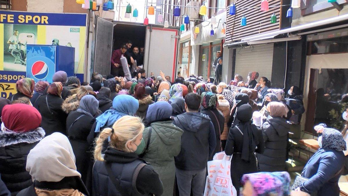 İstanbul'da ucuz halı izdihama neden oldu