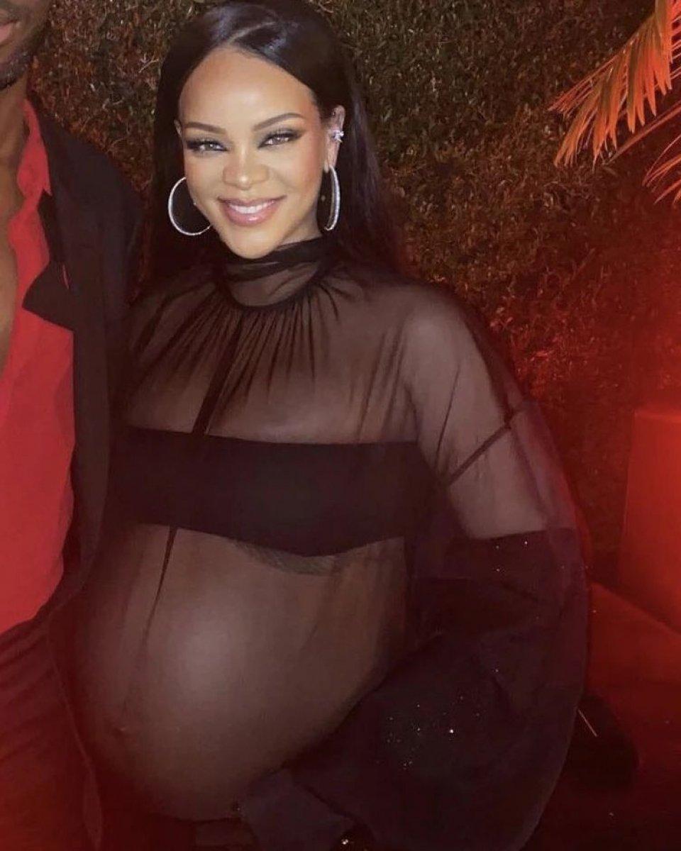 Rihanna'nın parti kıyafeti