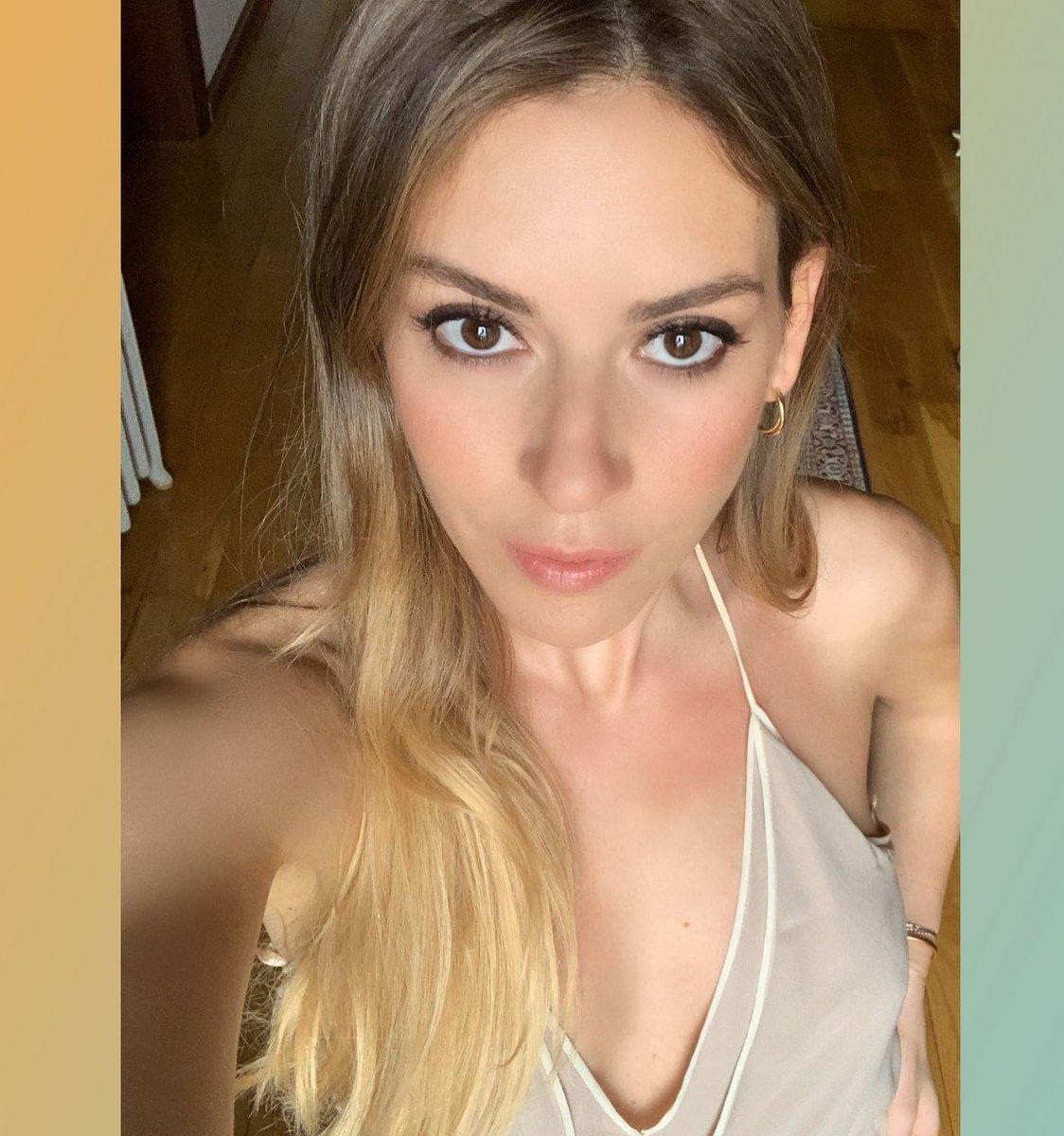 8 aylık hamile Sinem Kobal'dan yeni poz