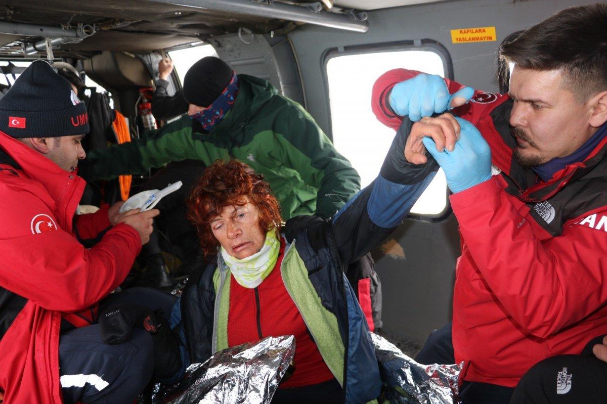 Van'da kayarken çığ altında kalan İtalyan için seferberlik